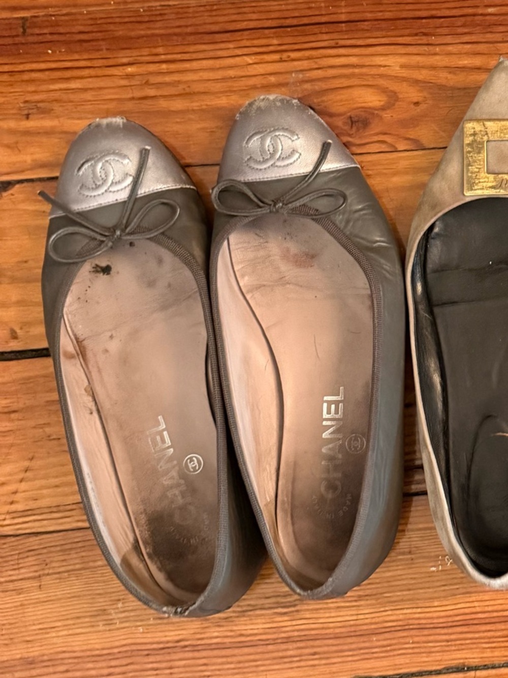CHANEL Two-Tone Leather Ballet Flats in Gray and Silver - Picture 2 of 2